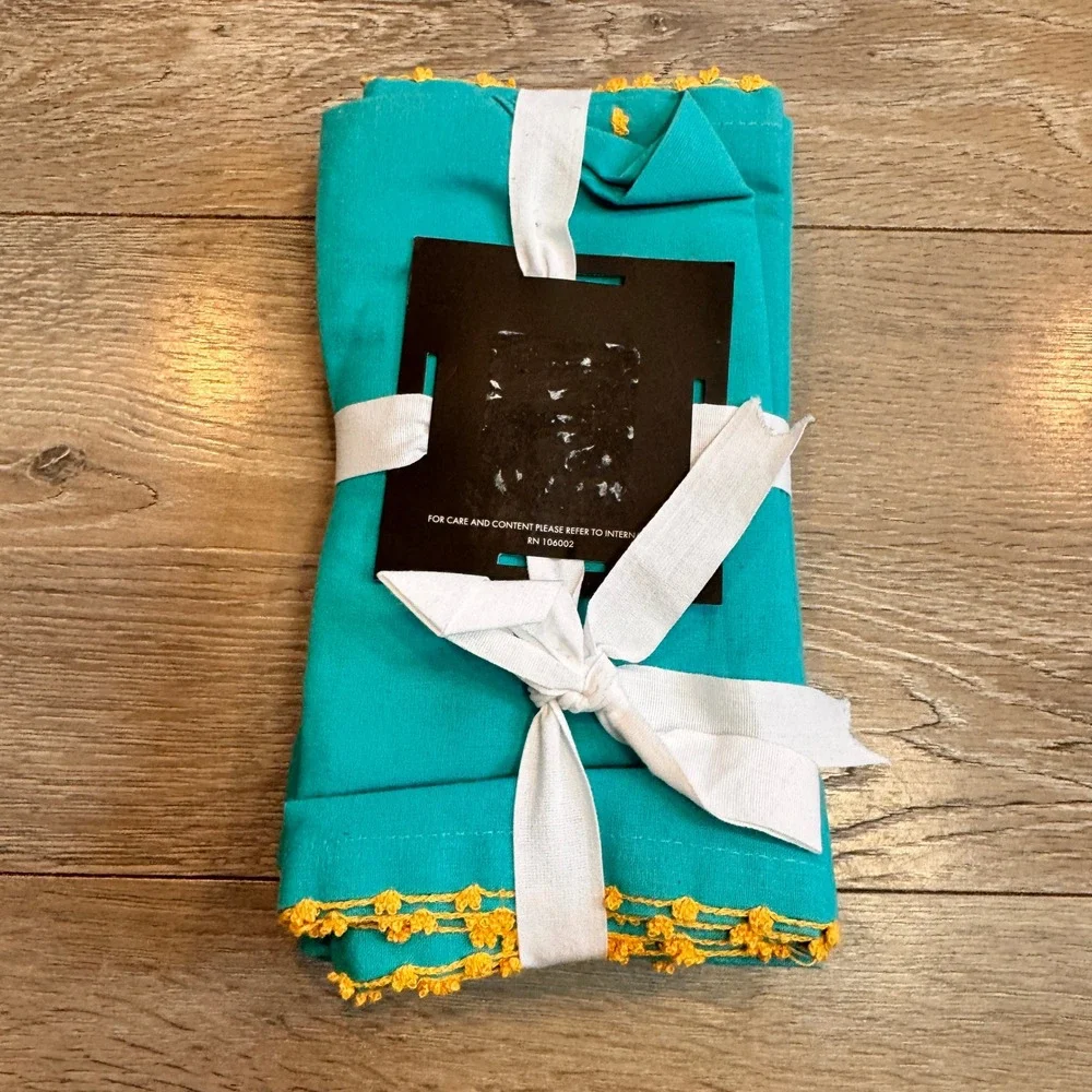 NWT Tahari Home Set of Eight Turquoise Napkins 18